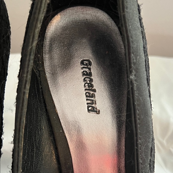 Charlotte Russe Metallic Gray Heels with Floral Design - Picture 2 of 7